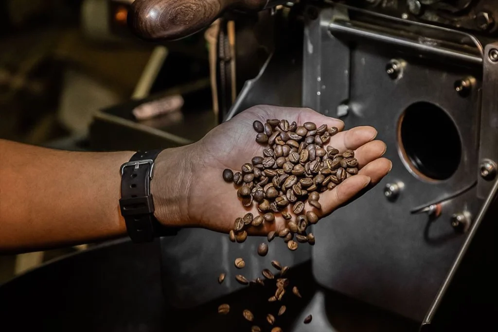 کارمند بانکی که رهبر انقلاب قهوه در دبی شد 1 karim hassan seven fortunes coffee roasters