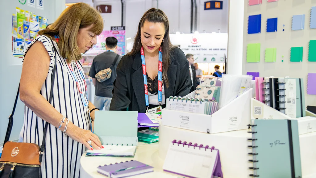 غرفه نمایشگاه نوشت افزار در دبی 