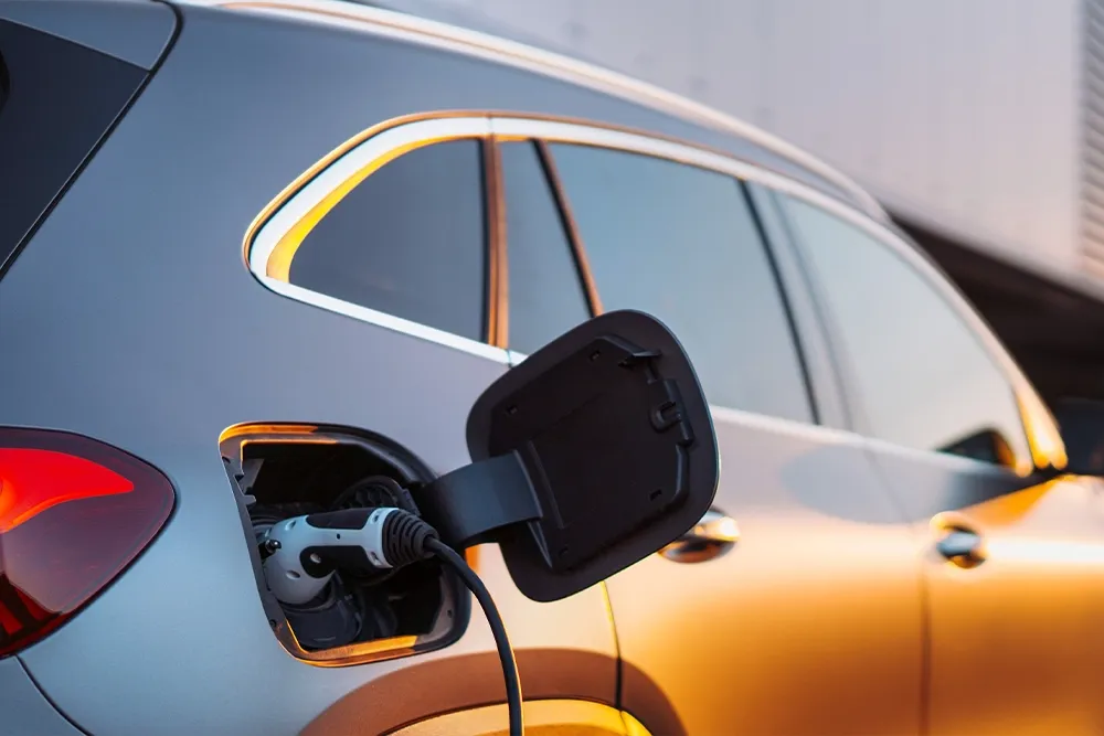 چگونه امارات تختِ گاز بهسوی پیشتازی خودروهای برقی میراند؟ 3 electric cars in UAE 2 | درنا ریپورت | Dorna Report | چگونه امارات تختِ گاز بهسوی پیشتازی خودروهای برقی میراند؟