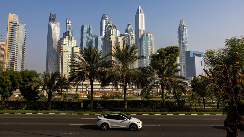 چگونه امارات تختِ گاز بهسوی پیشتازی خودروهای برقی میراند؟ 1 electric cars in UAE 5 | درنا ریپورت | Dorna Report | چگونه امارات تختِ گاز بهسوی پیشتازی خودروهای برقی میراند؟