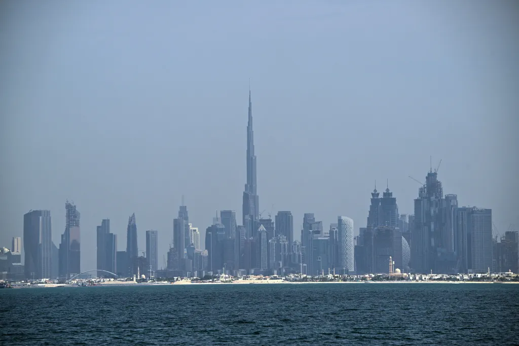 فعالیت‌های اقتصادی دبی در میانه جنگ چگونه به پیش می‌رود؟