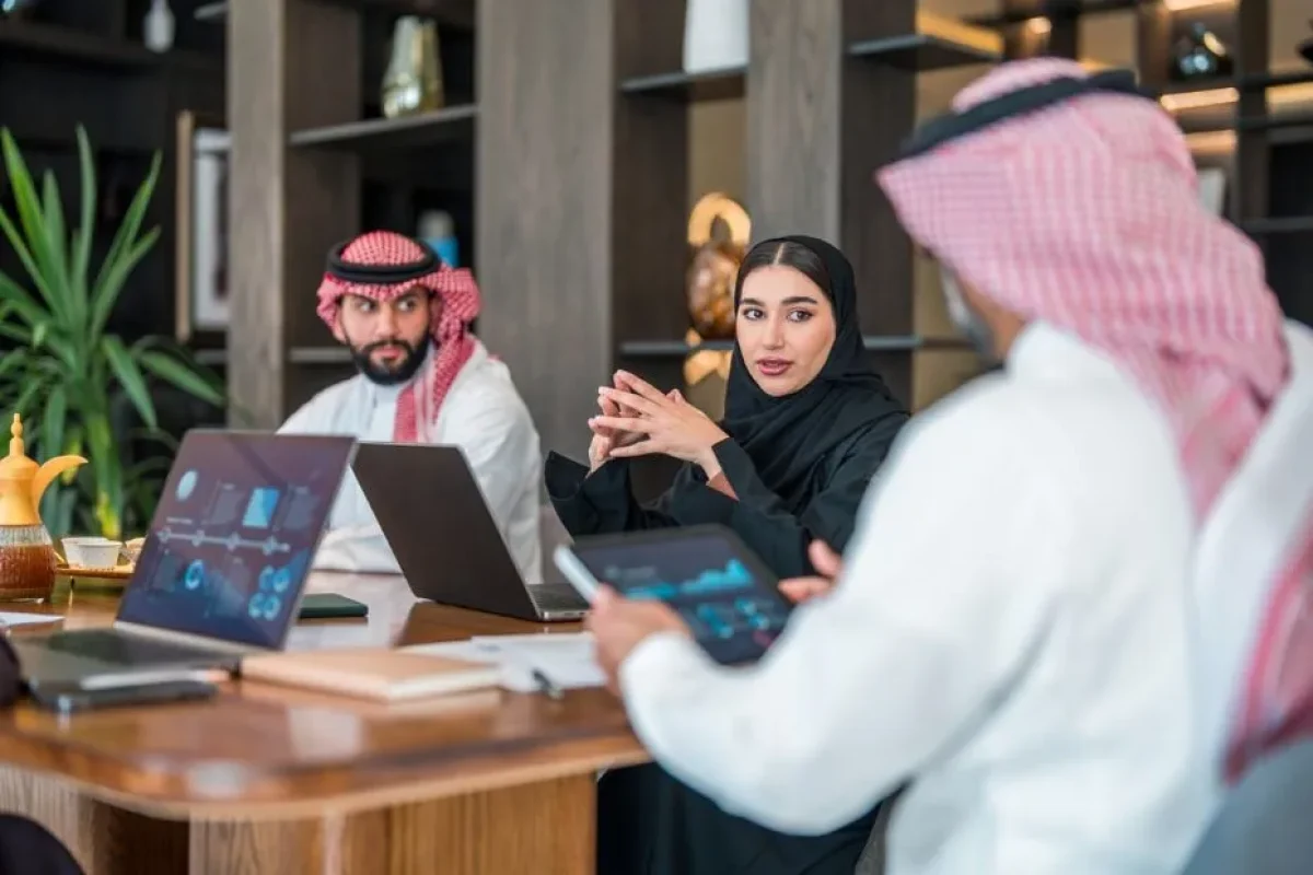 93-of-gcc-frontline-staff-use-ai-weeklys